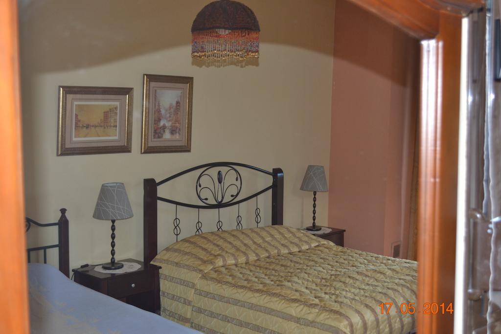Mouson Melathron Hotell Elafina Rum bild